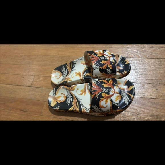 Versace slides - Picture 1 of 1